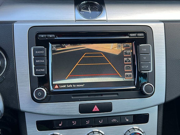 Volkswagen Passat Alltrack 13 of 16
