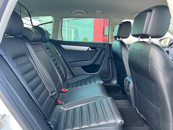 Volkswagen Passat Alltrack 11 of 16