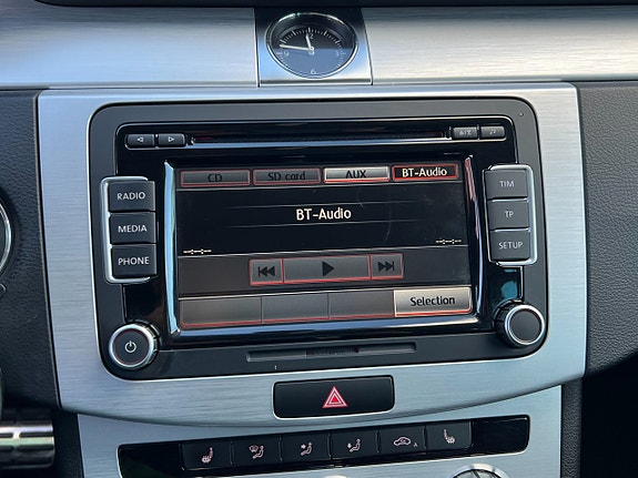 Volkswagen Passat Alltrack 14 of 16