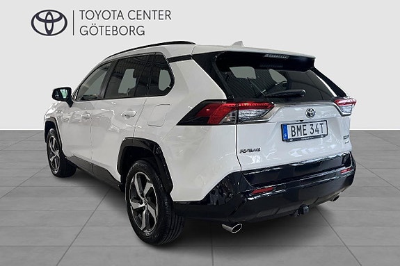 Toyota RAV4 Plug-in Hybrid 4 of 13