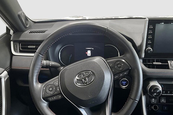Toyota RAV4 Plug-in Hybrid 12 of 13