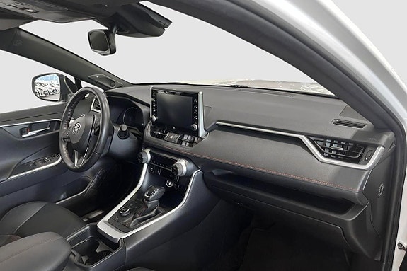 Toyota RAV4 Plug-in Hybrid 9 of 13