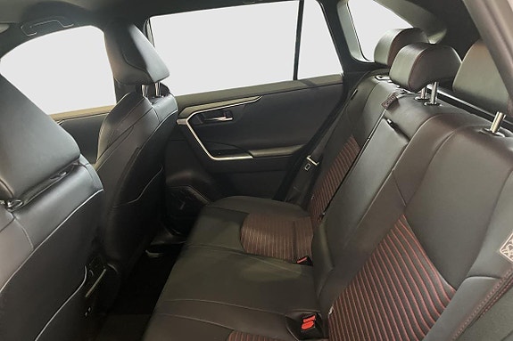 Toyota RAV4 Plug-in Hybrid 10 of 13