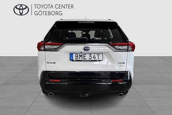 Toyota RAV4 Plug-in Hybrid 7 of 13