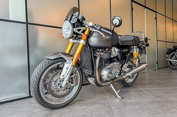 Triumph Thruxton R 2 of 5