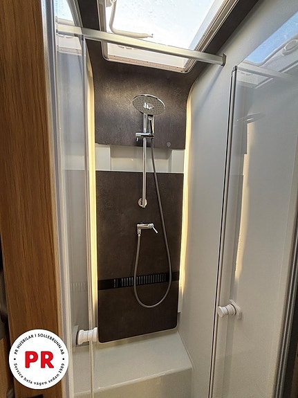 Adria Coral PLUS 670SL 8 of 14
