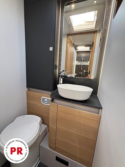Adria Coral PLUS 670SL 7 of 14