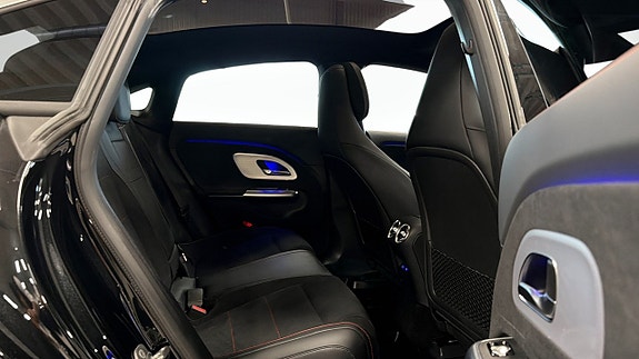 Mercedes-Benz CLA350 5 of 22