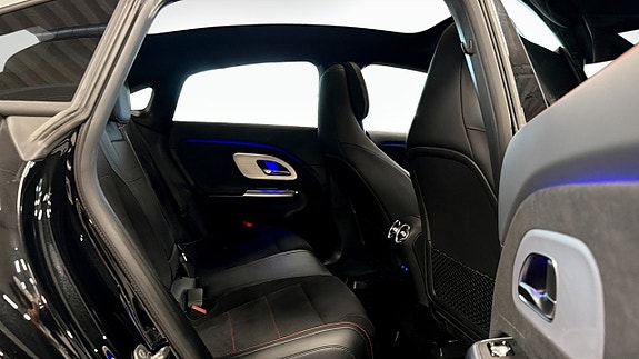 Mercedes-Benz CLA350 5 of 22