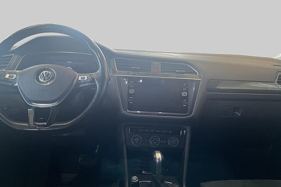 Volkswagen Tiguan Allspace 13 of 17