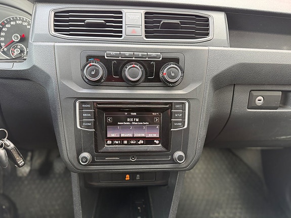 Volkswagen Caddy Maxi 21 of 25