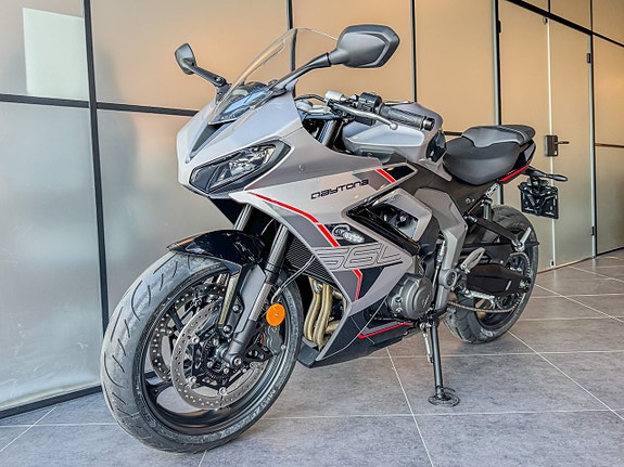 Triumph Daytona 660 | SEASON SALE | SPARA 22.500:- 2 of 5