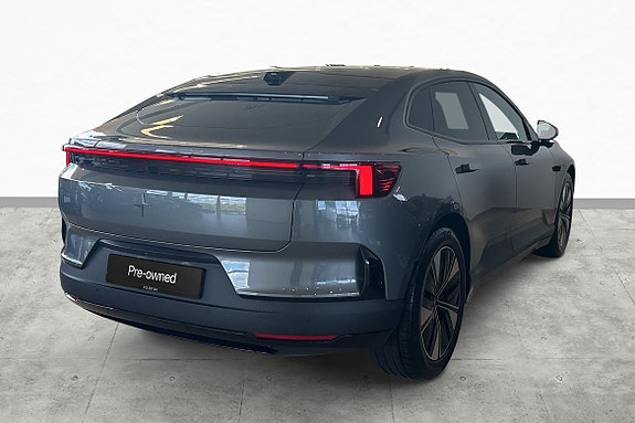 Polestar 4 8 of 30