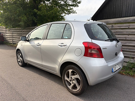 Toyota Yaris 3 of 4