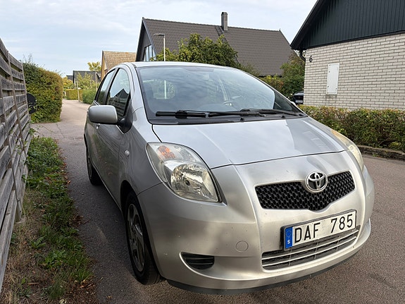 Toyota Yaris 2 of 4
