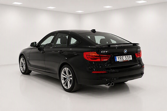 BMW 320d 2 of 5