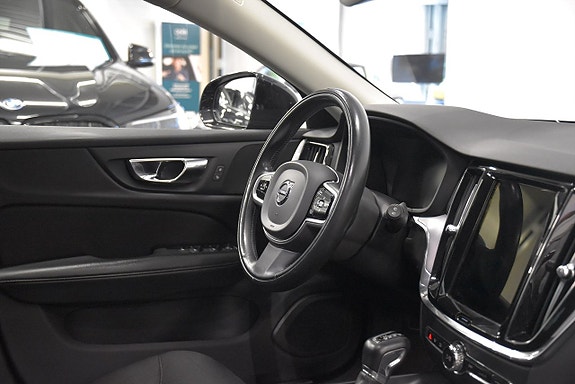 Volvo V60 Cross Country 8 of 25