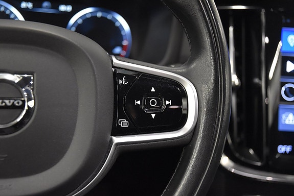 Volvo V60 Cross Country 11 of 25