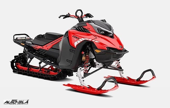Lynx Shredder RE 850 E-TEC 146in 3700mm 2.5in 64mm PowderMax Electric with man