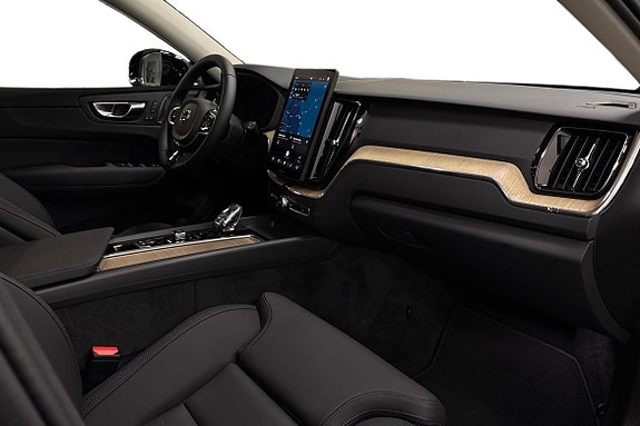 Volvo XC60 10 of 28