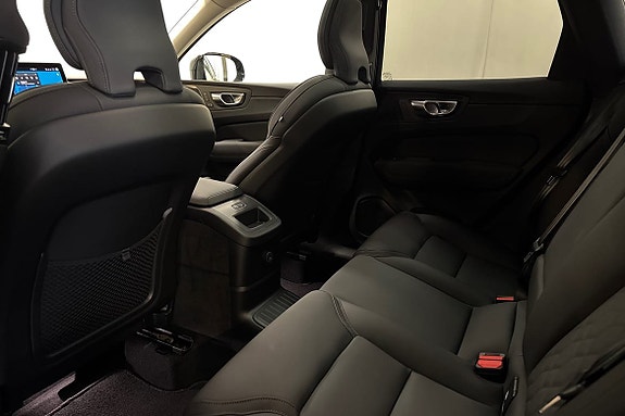 Volvo XC60 12 of 28