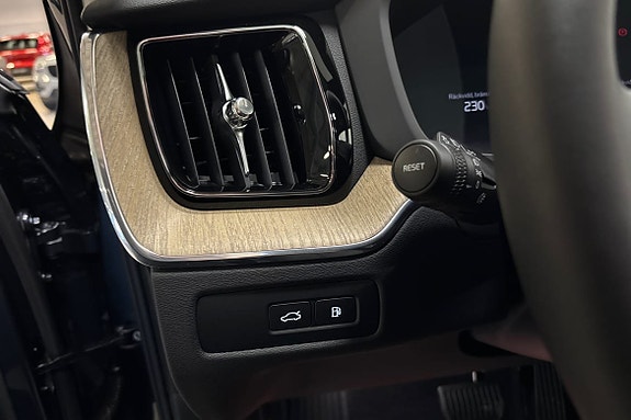Volvo XC60 28 of 28