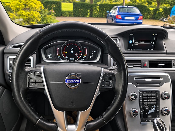 Volvo XC70 11 of 14