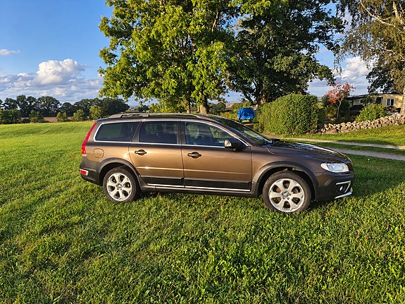 Volvo XC70 2 of 14