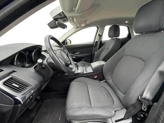 Jaguar E-PACE 10 of 14