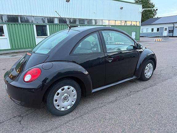 Volkswagen New Beetle 3 of 12