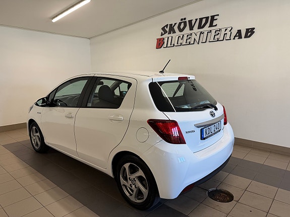 Toyota Yaris 3 of 8