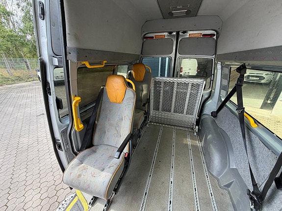 Volkswagen Caravelle 12 of 28