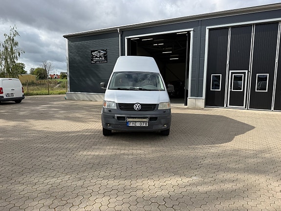 Volkswagen Caravelle 3 of 28