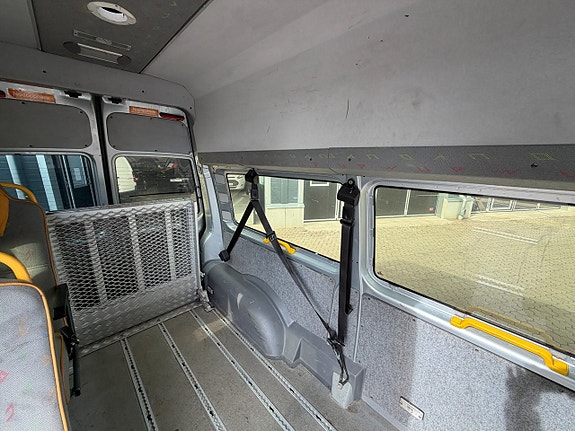 Volkswagen Caravelle 14 of 28