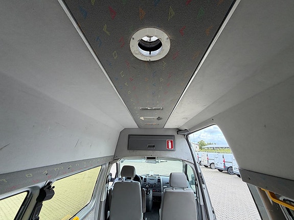 Volkswagen Caravelle 15 of 28
