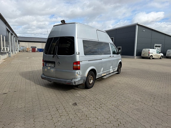 Volkswagen Caravelle 6 of 28
