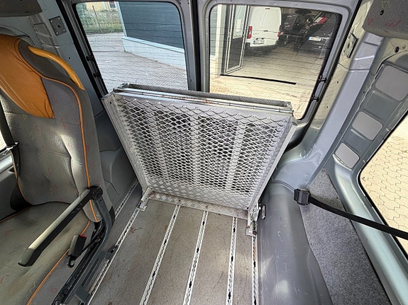 Volkswagen Caravelle 18 of 28