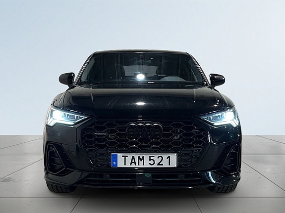 Audi Q3 2 of 25
