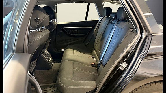 BMW 320d 15 of 25