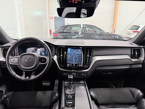 Volvo XC60 14 of 19