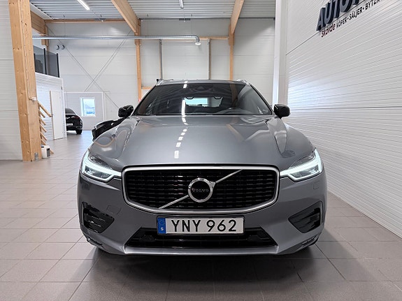 Volvo XC60 2 of 19