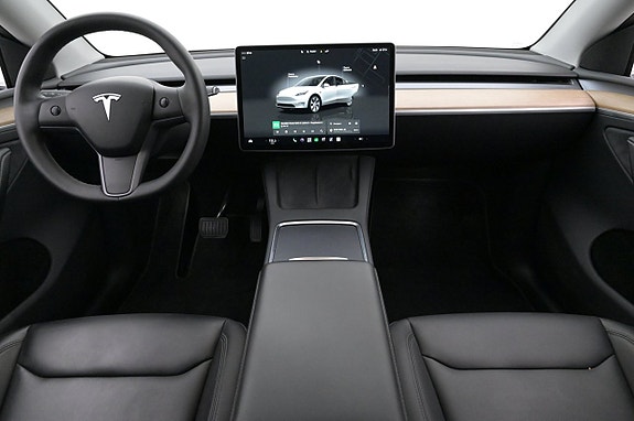 Tesla Model Y 6 of 27