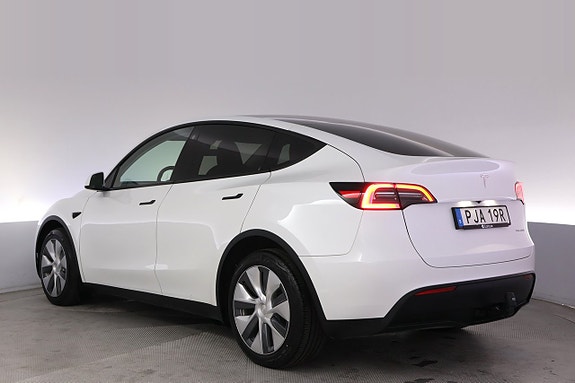 Tesla Model Y 4 of 27
