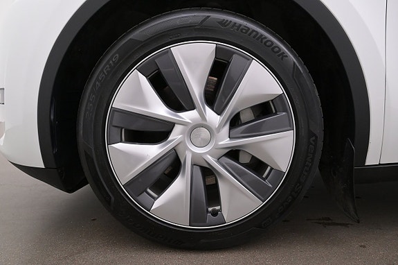 Tesla Model Y 27 of 27