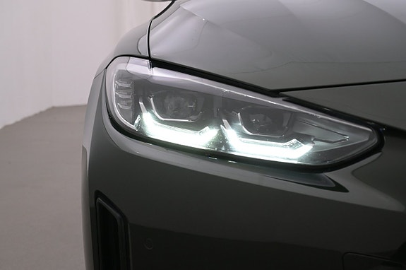 BMW i4 26 of 27