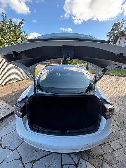 Tesla Model 3 7 of 12