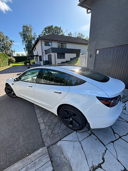 Tesla Model 3 4 of 12