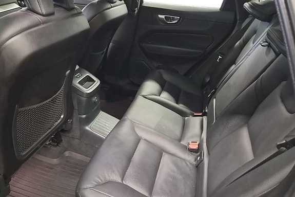 Volvo XC60 13 of 22