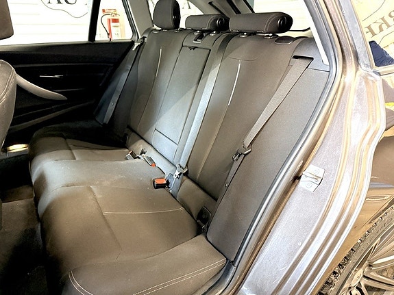 BMW 328i 12 of 13