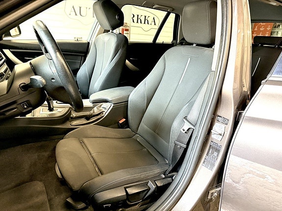 BMW 328i 11 of 13